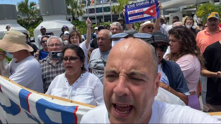 Odiadores incitan a la violencia contra caravana por Cuba en Miami