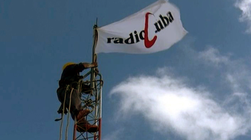 Felicita RadioCuba a la centenaria Radio Cubana