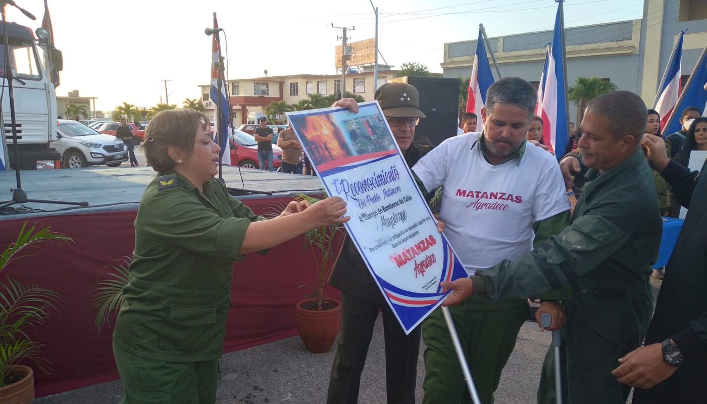 Pueblo de Matanzas despidió con honores a bomberos solidarios