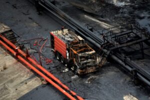 Carro de Bombero siniestrado luego de la primera exlplosión