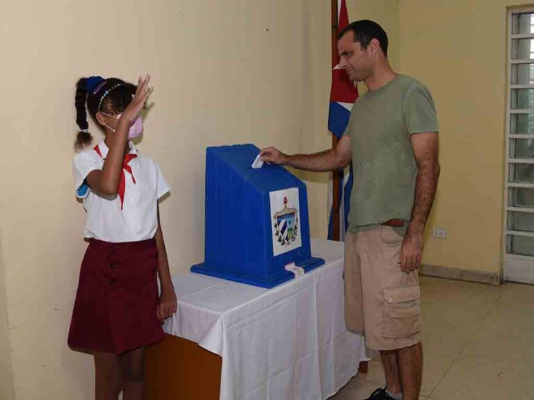 Casi seis millones de cubanos participaron en referendo