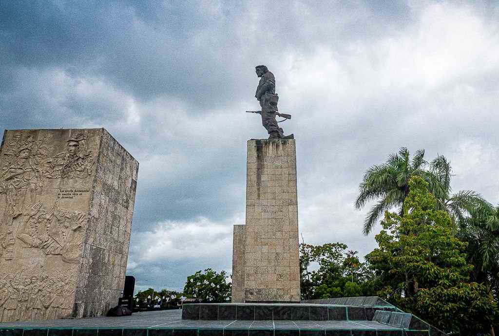 Rinden homenaje a Ernesto Che Guevara en el aniversario 55 de su caída en combate