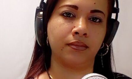 Darlis Meriño Serrano, locutora de Radio Titán, en Santiago de Cuba
