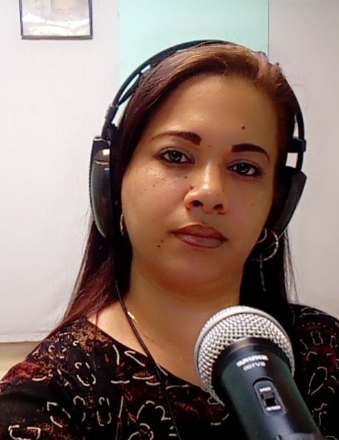 Darlis Meriño Serrano, locutora de Radio Titán, en Santiago de Cuba