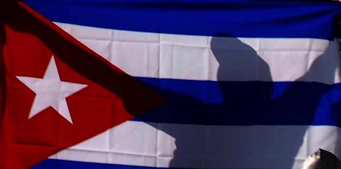 Manos y corazón a un sentimiento llamado Cuba