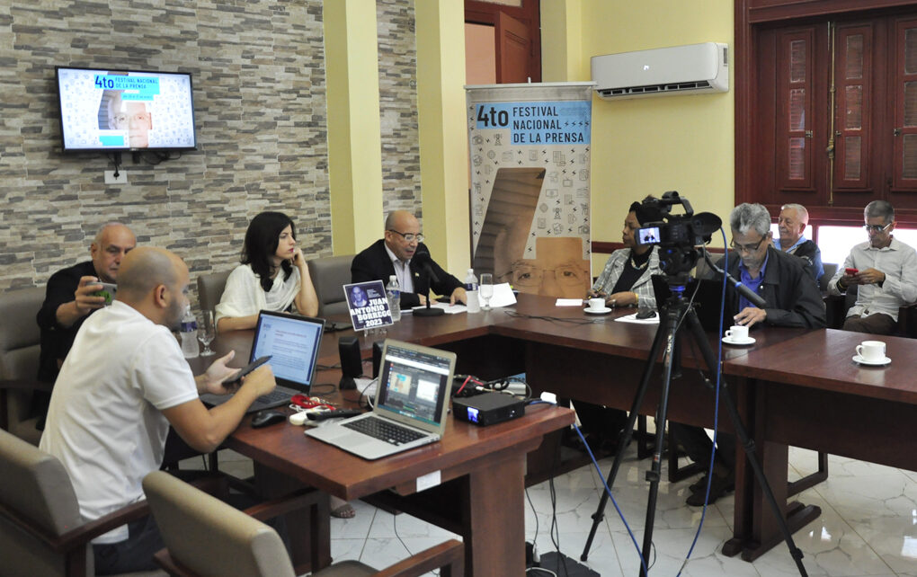 Festival de la prensa: ni sentados ni en espera.