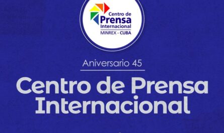 Canciller de Cuba felicita a Centro de Prensa Internacional