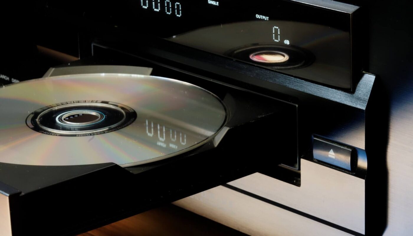 El disco físico sigue siendo una importante plataforma promocional y comercial para nuestros músicos, y un medio tecnológico que se rehúsa a desaparecer forzosamente de nuestro entorno.