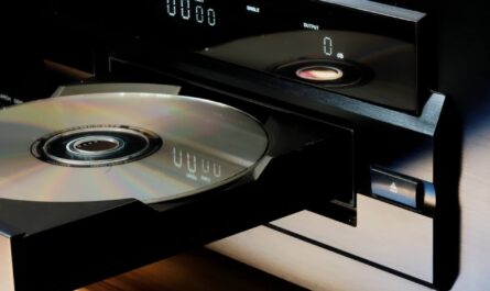 El disco físico sigue siendo una importante plataforma promocional y comercial para nuestros músicos, y un medio tecnológico que se rehúsa a desaparecer forzosamente de nuestro entorno.