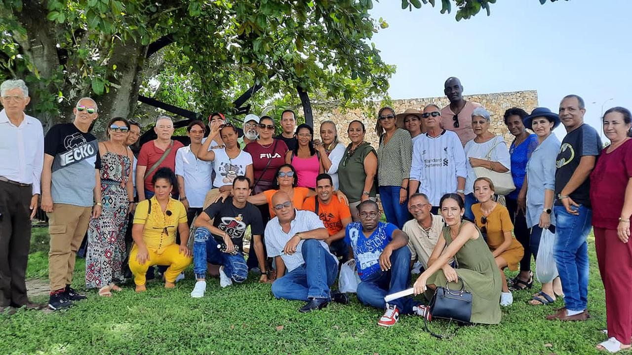 Concluye IX Simposio Radial Maceísta