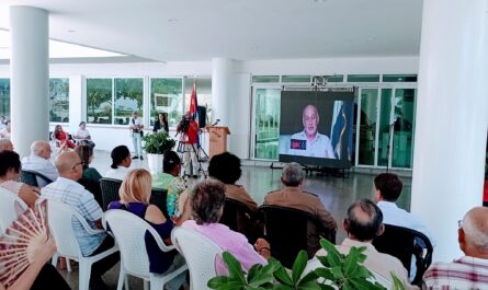 Entrega de premios y menciones del Concurso Nacional de Periodismo 26 de Julio