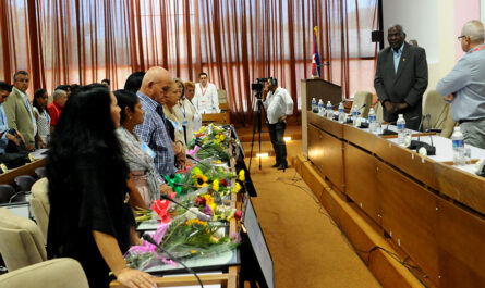 El acto de reconocimiento a cuadros destacados estuvo presidido por Esteban Lazo Hernández. Foto: Marcelino Vázquez.