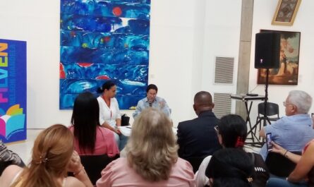 Presentan libro “Fidel, biografía” en FILVEN 2024