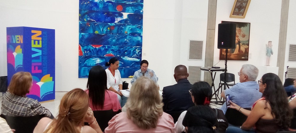 Presentan libro “Fidel, biografía” en FILVEN 2024