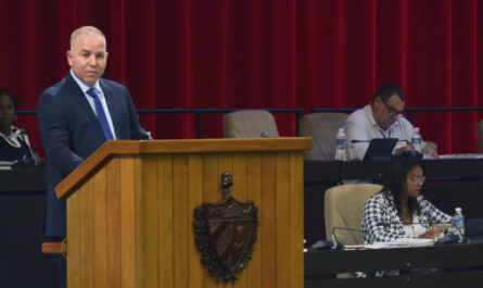 Ministro de Finanzas y Precios, Vladimir Regueiro Ale