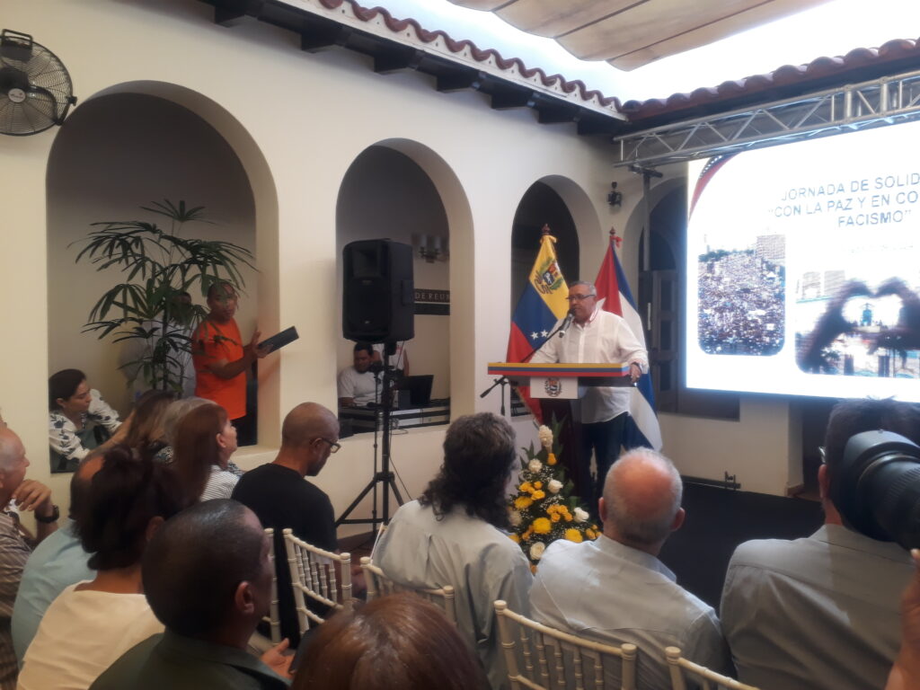 Condena Abel Prieto agresiones mediáticas contra Venezuela