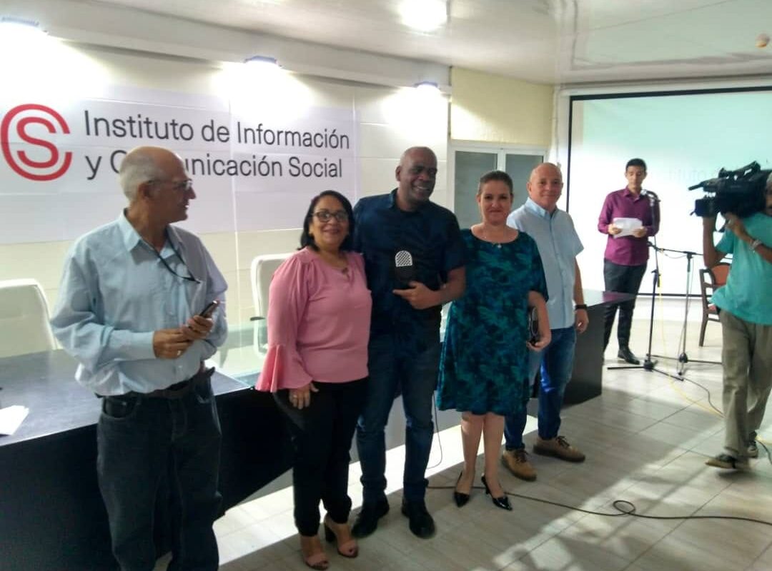 Premian a trabajadores destacados de la radio cubana (+ Video)