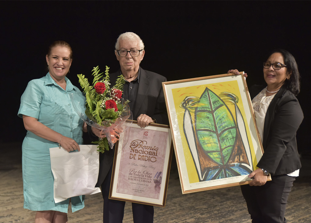 Recibió Pedro Urbezo Premio Nacional de Radio 2024