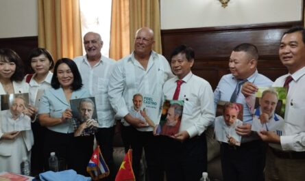 Fraternal encuentro entre de la presidencia de la Unión de Periodistas de Cuba (UPEC) y la delegación de la Asociación de Periodistas de Vietnam (APV).