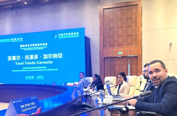 Participan jóvenes cubanos en Encuentro Internacional de Jóvenes Líderes de América Latina, el Caribe y China