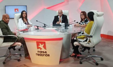 Sobre la implementación de la Ley de Comunicación Social, a partir de su entrada en vigor el próximo 4 de octubre, comparecieron hoy autoridades del Instituto de Información y Comunicación Social en el espacio televisivo Mesa Redonda.