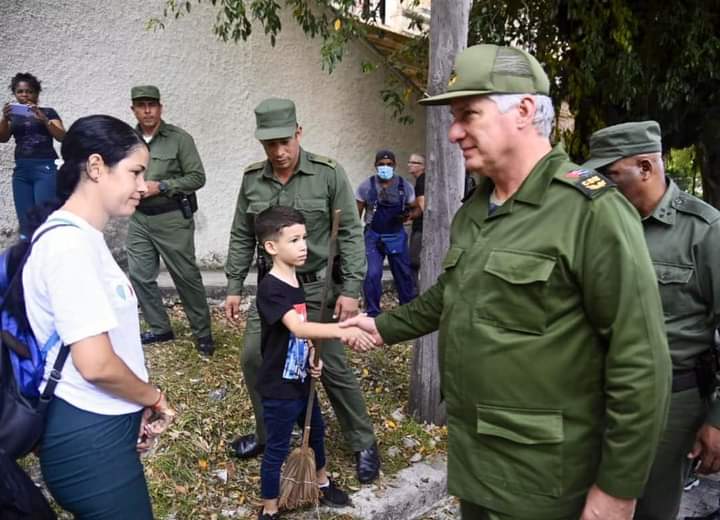 Díaz-Canel visitó municipios habaneros que se recuperan del efecto del huracán Rafael
