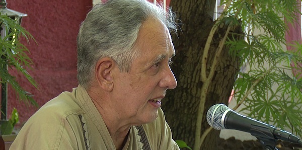 Felicita Díaz-Canel a Guillermo Vilar, guionista y crítico musical