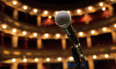 El teatro y la radio en un nuevo libro