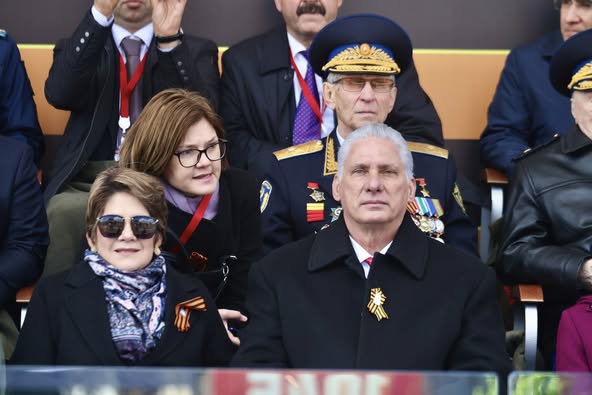 Presidente de Cuba califica de impresionante desfile en Moscú
