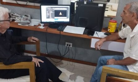 Pedro Urbezo Pérez (Izq.), Premio Nacional de Radio, preside el jurado en la categoría de Programas Escenificados.