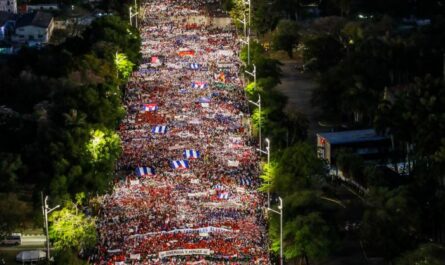 Desfile por el Primero de Mayo en la Plaza de la Revolución en La Habana Foto: José Manuel Correa