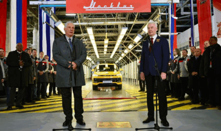 Díaz-Canel visitó fábrica de autos Moskovich