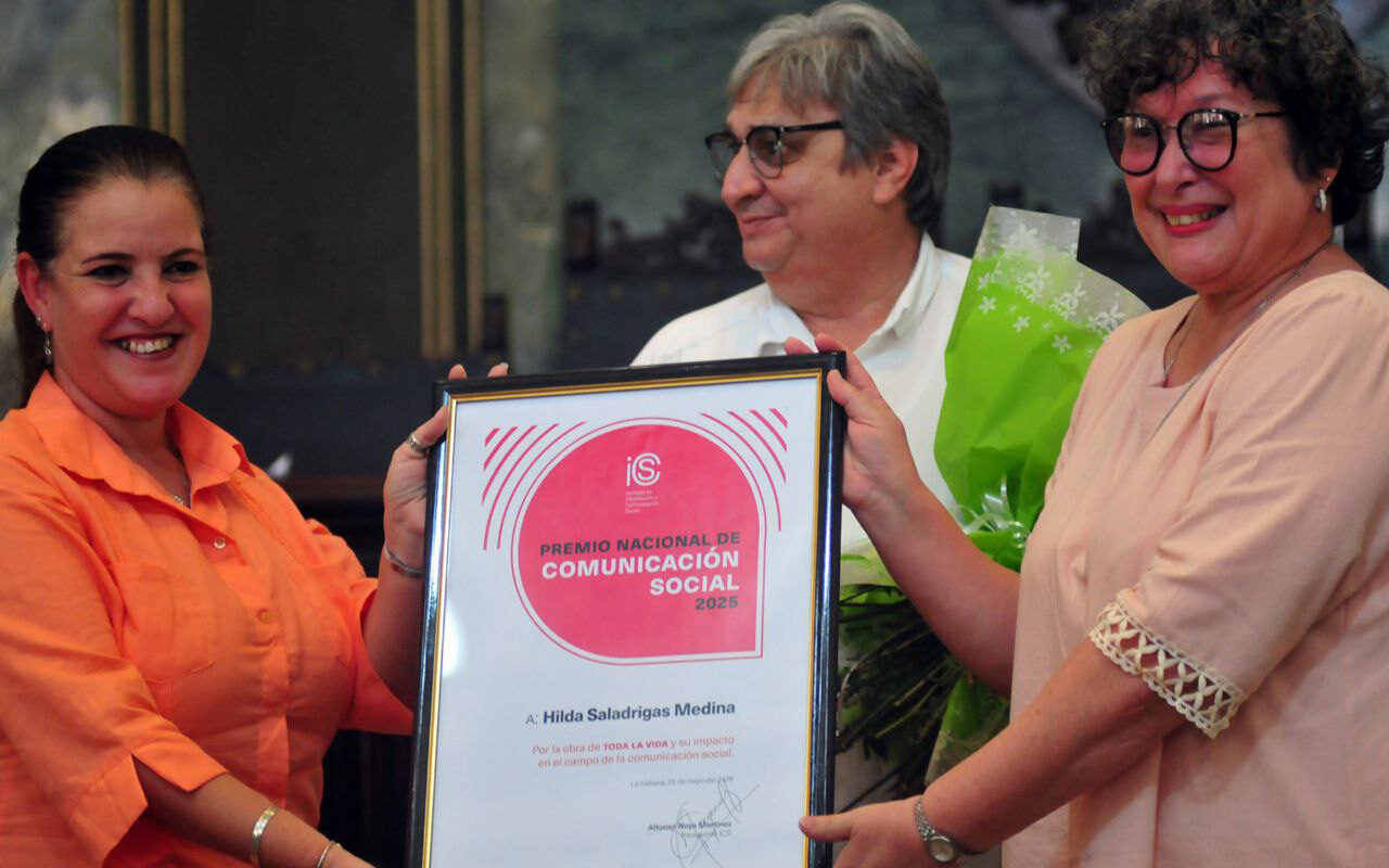 Recibe Hilda Saladrigas Premio Nacional de Comunicación Social (Video)