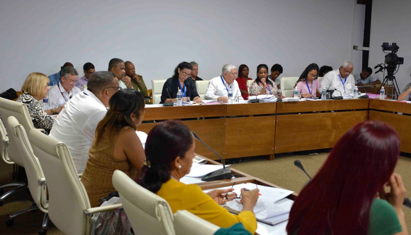 Comisiones parlamentarias debaten importantes temas de la agenda nacional