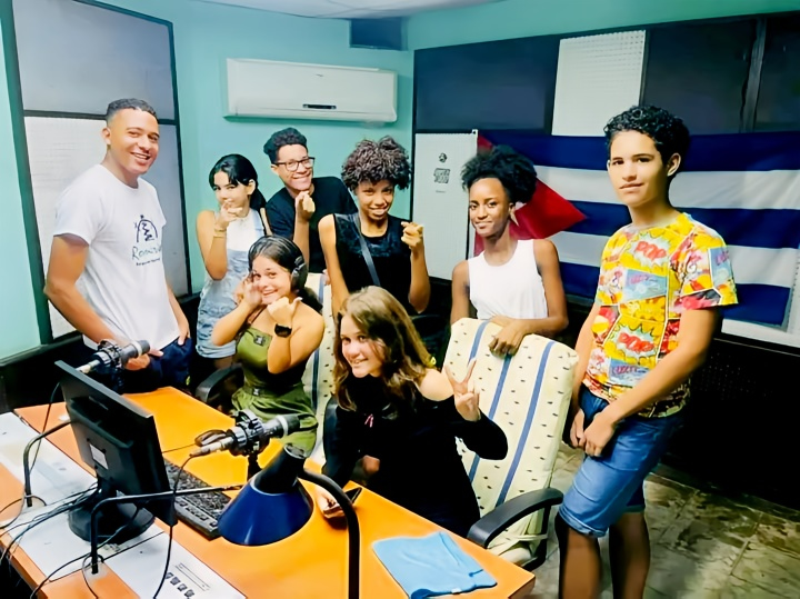 Juventud en sintonía: El protagonismo juvenil en la radio cubana