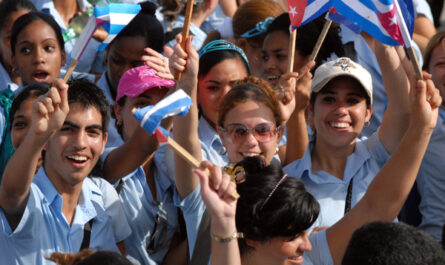 La Revolución es obra del sacrificio de la juventud cubana. Autor: Roberto Suárez