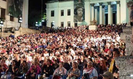 Asiste Díaz-Canel a velada en recuerdo de Fidel