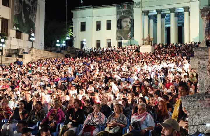 Asiste Díaz-Canel a velada en recuerdo de Fidel