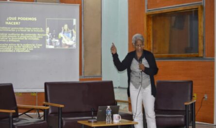 Silvia Ivonne Albelo Medina, periodista de Radio Rebelde y profesora de la Facultad de Comunicación de la Universidad de La Habana