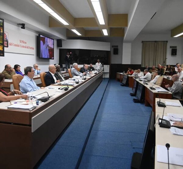 Acuerda XI Pleno del Comité Central posponer la realización del 9no. Congreso del Partido