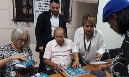 Presidente cubano destaca valor histórico del libro «historia de la Radio en el centro de Cuba»