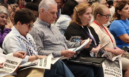 Presidente cubano acude a inauguración del Coloquio Patria