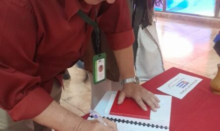 Periodistas y comunicadores de Cuba suman sus firmas por la Patria