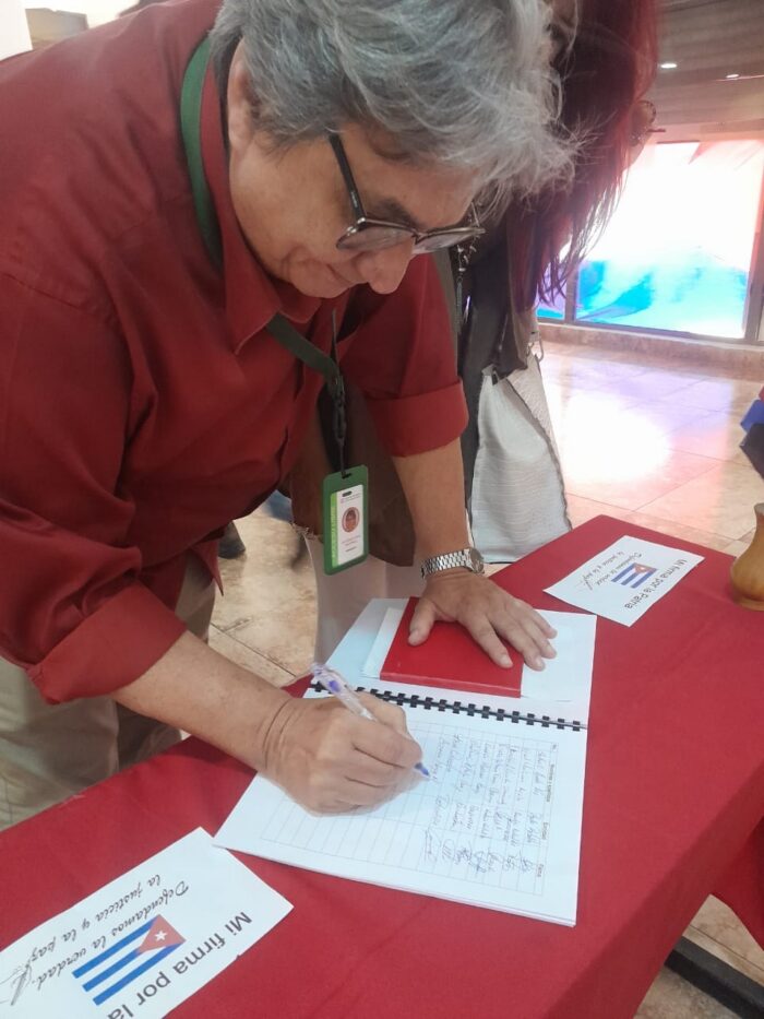Periodistas y comunicadores de Cuba suman sus firmas por la Patria