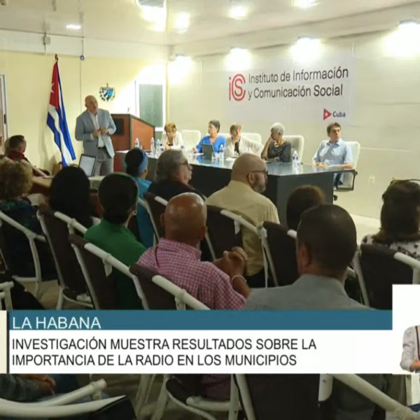 Onelio Castillo defiende tesis doctoral en el Instituto de Información y Comunicación Social