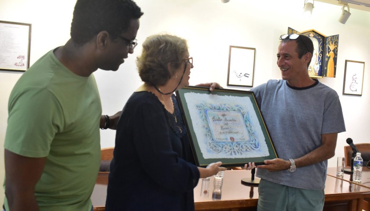  El humor en Cuba mueve los caracoles