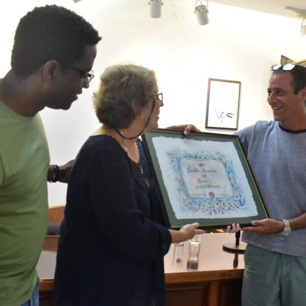  El humor en Cuba mueve los caracoles