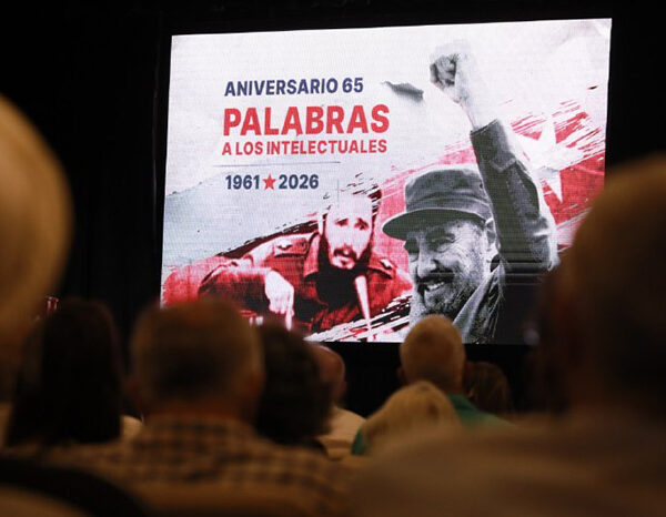 Palabras a los intelectuales: 65 años de una política cultural.