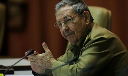 Raúl durante la sesión plenaria de la Asamblea Nacional del Poder Popular en diciembre de 2014. Foto: Irene Pérez (archivo)/ Cubadebate.