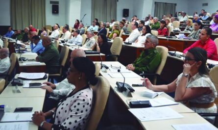 Según trascendió, resultará imprescindible el aseguramiento jurídico de estas propuestas; pues se explicó que no entran en contradicción con la Constitución de la República, pero exigen derogar y modificar normas, y crear otras. Foto: Estudios Revolución